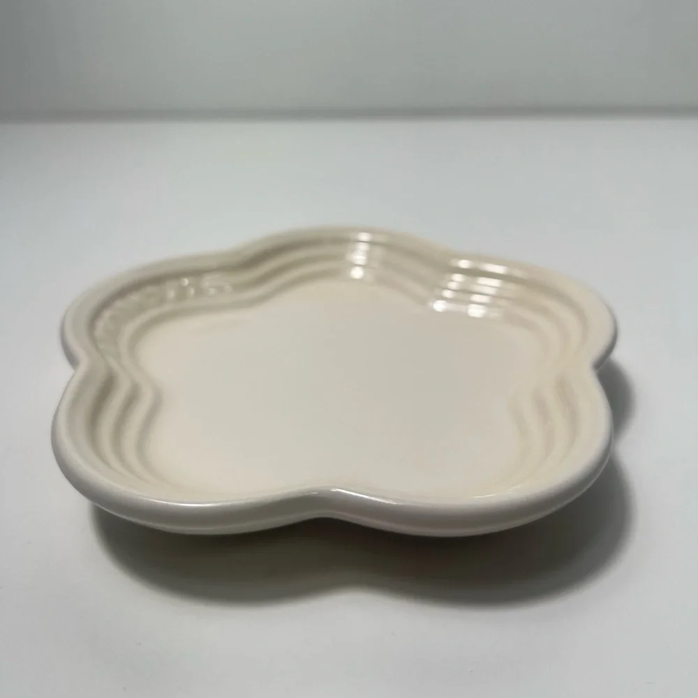 Le Creuset Stoneware Flower Petal Scalloped Trinket Dish Plate Tray